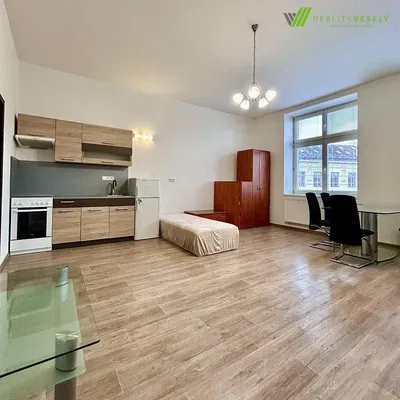 Küche; küchengeräte, holzboden, tageslicht, moderner stil