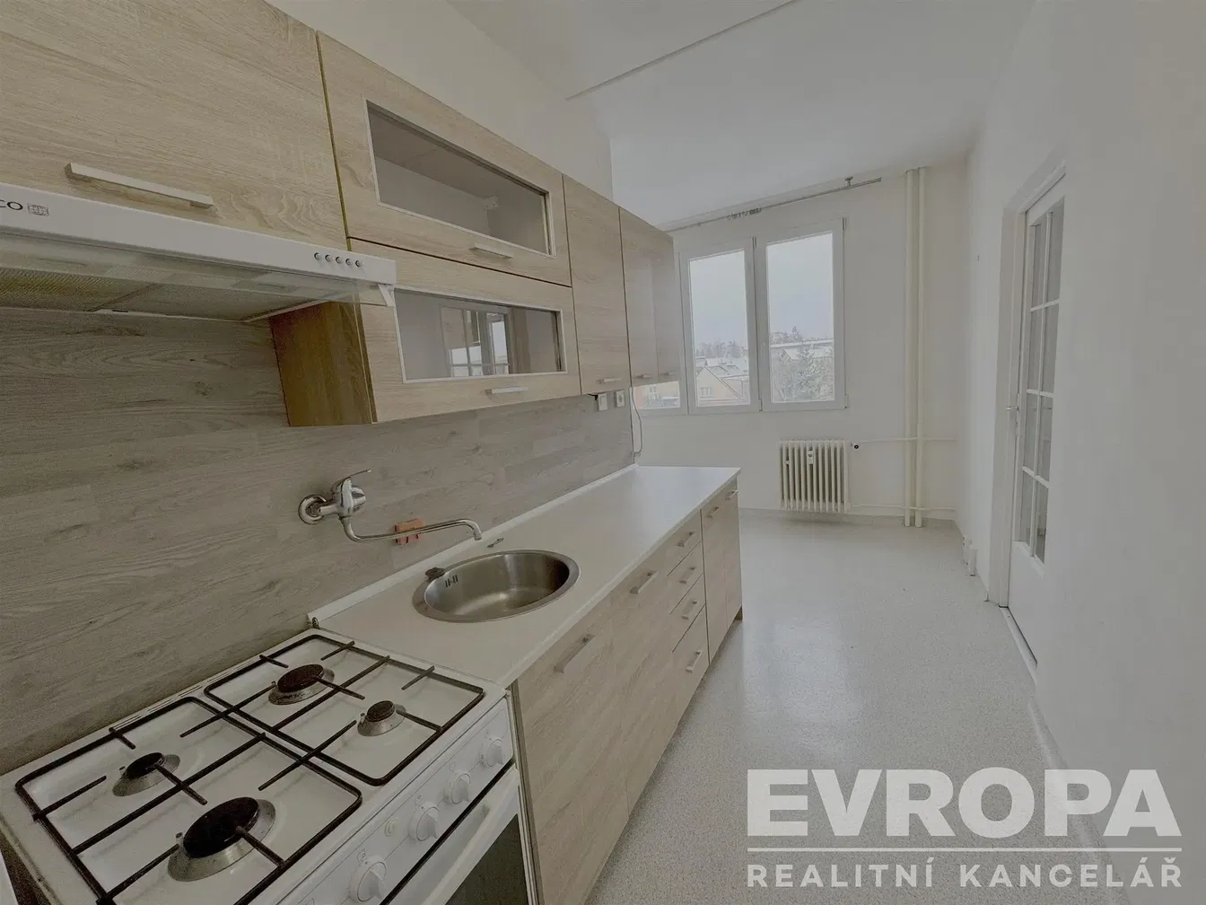 مطبخ; أجهزة المطبخ, أرضية خشبية, ضوء طبيعي, أسلوب عصري