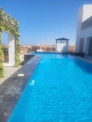 Дневна соба; дрвени под, природно светло, модерни стил