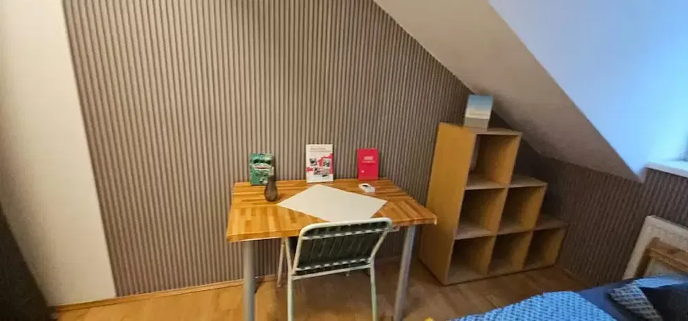 Cucina; elettrodomestici, pavimento in legno, luce naturale, stile moderno