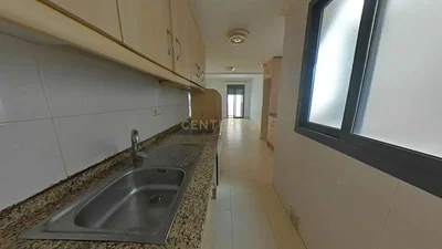 Kuchyně; kuchyňské spotřebiče, dlažba, přirozené světlo, moderní styl