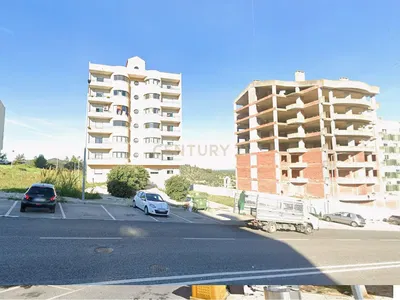 مطبخ; أجهزة المطبخ, أرضية خشبية, ضوء طبيعي, أسلوب عصري