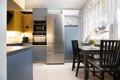 Living room; wood floor, natural light, modern style
