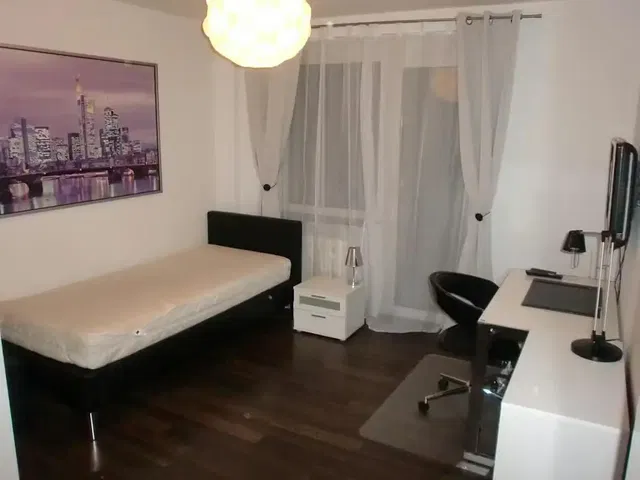 Küche; küchengeräte, holzboden, tageslicht, moderner stil