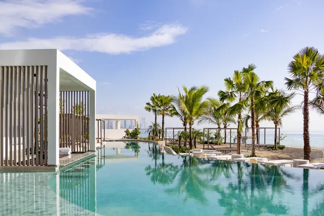 مطبخ; أجهزة المطبخ, أرضية خشبية, ضوء طبيعي, أسلوب عصري