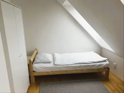 Küche; küchengeräte, holzboden, tageslicht, moderner stil