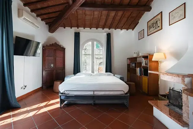 Küche; küchengeräte, holzboden, tageslicht, moderner stil