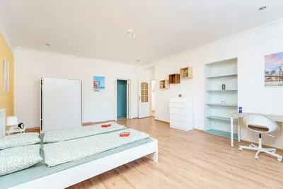 Küche; küchengeräte, holzboden, tageslicht, moderner stil