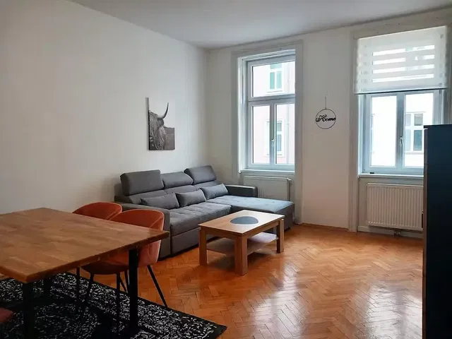 Küche; küchengeräte, holzboden, tageslicht, moderner stil