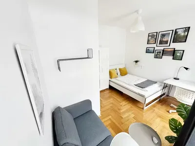 Küche; küchengeräte, holzboden, tageslicht, moderner stil