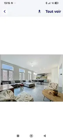 Cucina; elettrodomestici, pavimento in legno, luce naturale, stile moderno