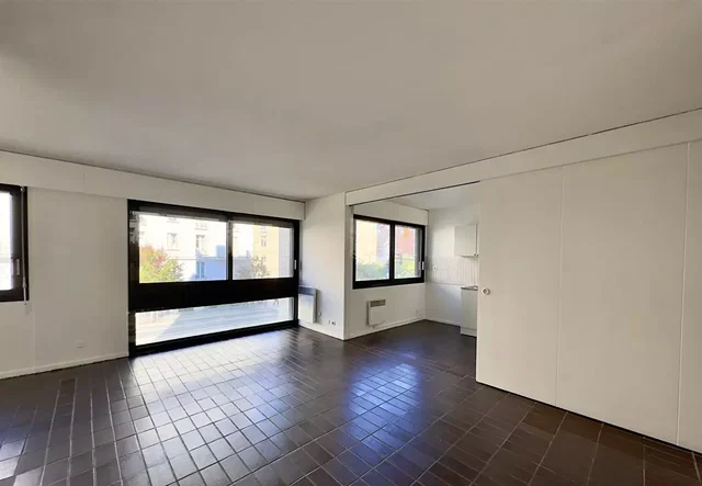 Wohnzimmer; holzboden, tageslicht, moderner stil