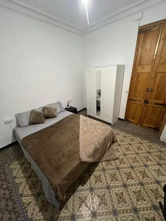 Küche; küchengeräte, holzboden, tageslicht, moderner stil