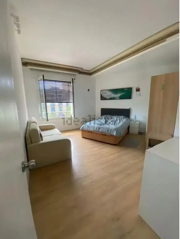 Cocina; electrodomésticos, suelo de madera, luz natural, estilo moderno