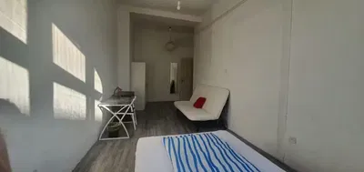 Küche; küchengeräte, holzboden, tageslicht, moderner stil