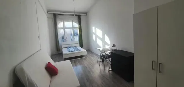 Wohnzimmer; holzboden, tageslicht, moderner stil