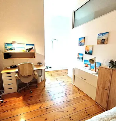 Küche; küchengeräte, holzboden, tageslicht, moderner stil