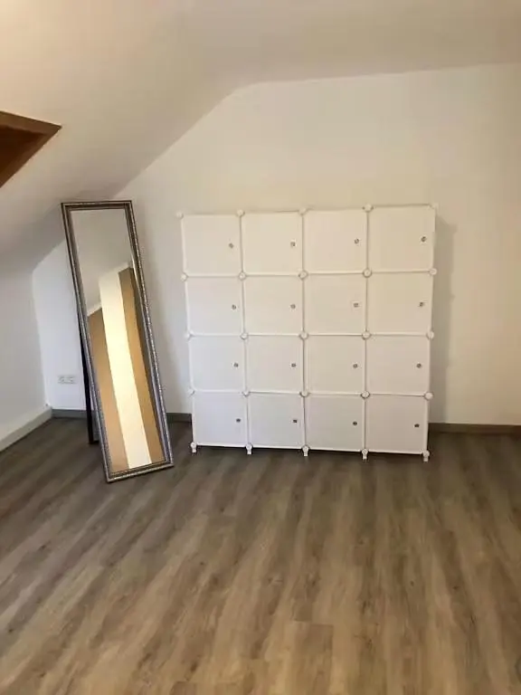 Cuisine; électroménager, parquet, lumière naturelle, style moderne