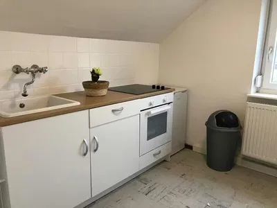 Cuisine; électroménager, parquet, lumière naturelle, style moderne