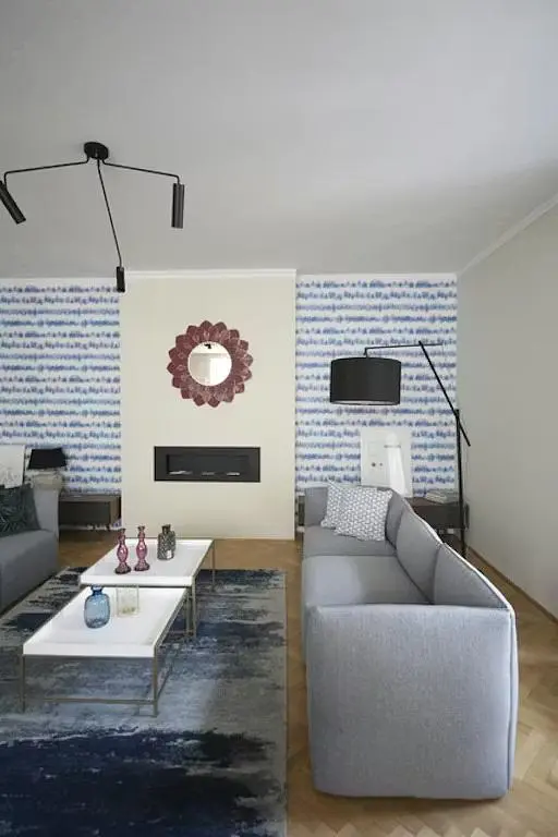 Küche; küchengeräte, holzboden, tageslicht, moderner stil