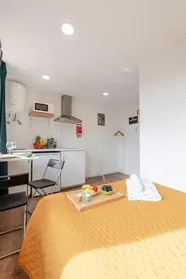 Salon; parquet, lumière naturelle, style moderne