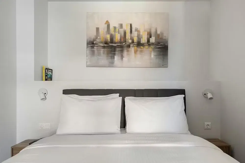 Küche; küchengeräte, holzboden, tageslicht, moderner stil