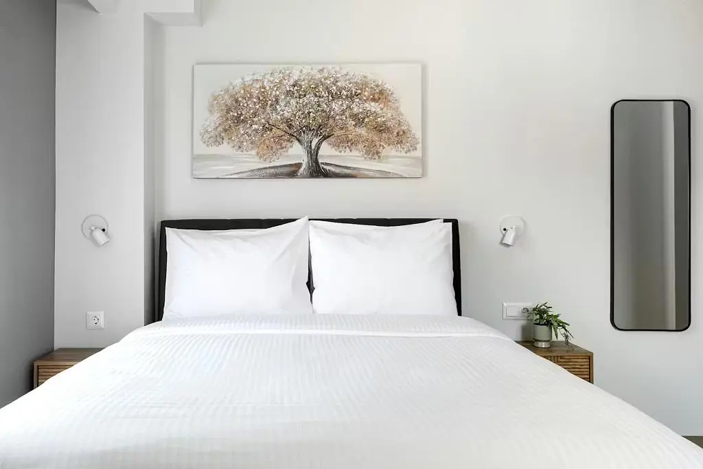 Küche; küchengeräte, holzboden, tageslicht, moderner stil