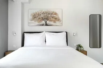 Küche; küchengeräte, holzboden, tageslicht, moderner stil