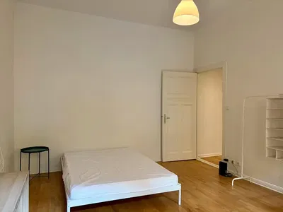 Küche; küchengeräte, holzboden, tageslicht, moderner stil