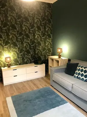 Küche; küchengeräte, holzboden, tageslicht, moderner stil