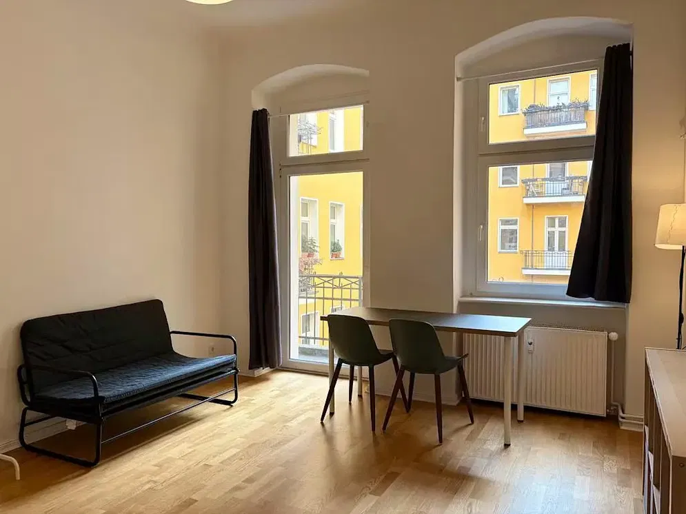 Küche; küchengeräte, holzboden, tageslicht, moderner stil