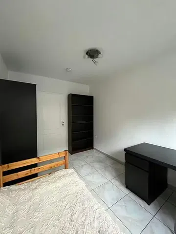 Küche; küchengeräte, holzboden, tageslicht, moderner stil