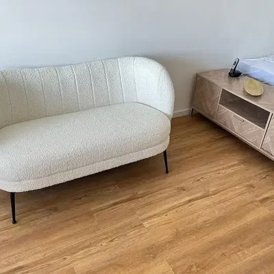 Cocina; electrodomésticos, suelo de madera, luz natural, estilo moderno