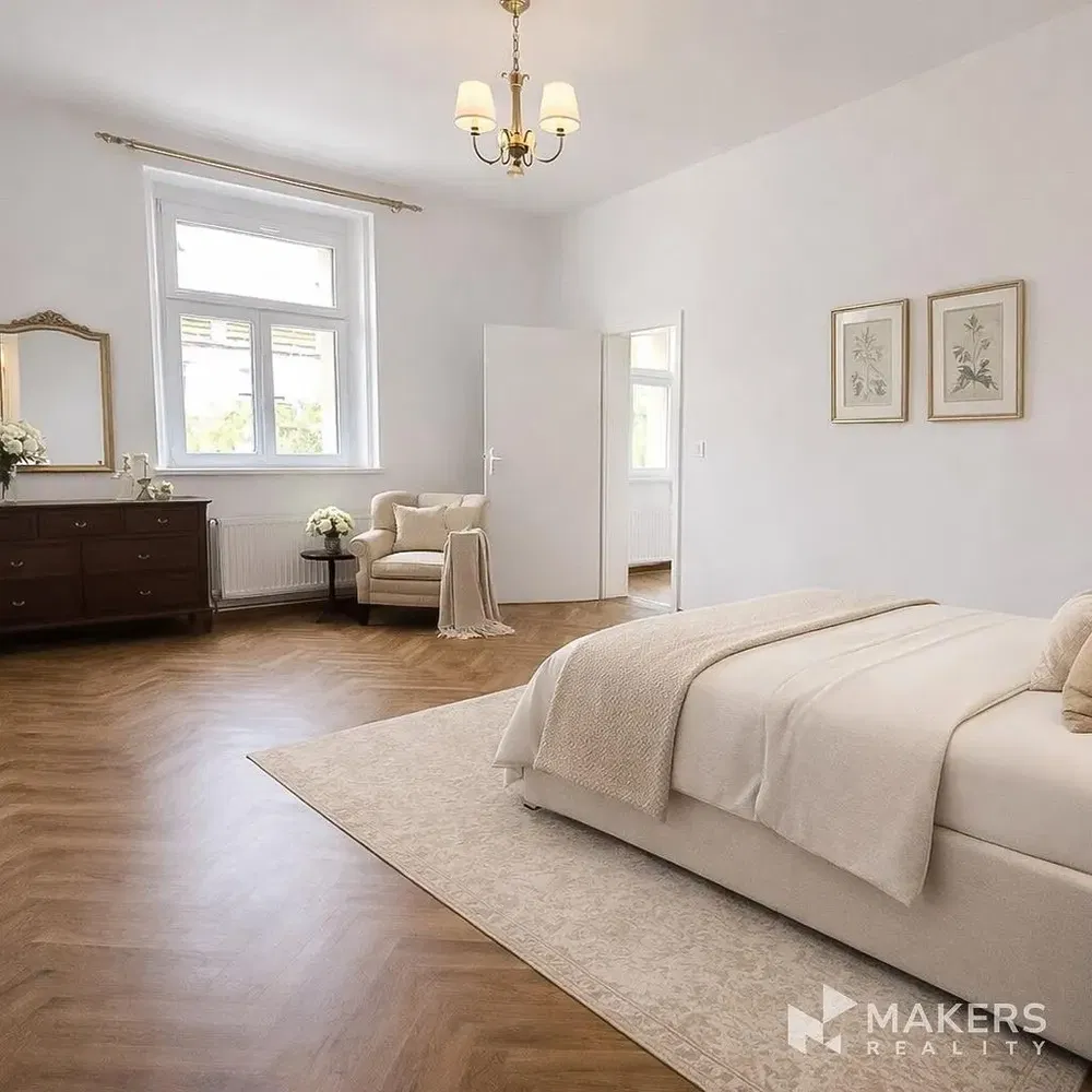 Kuchyňa; kuchynské spotrebiče, drevená podlaha, prirodzené svetlo, moderný štýl