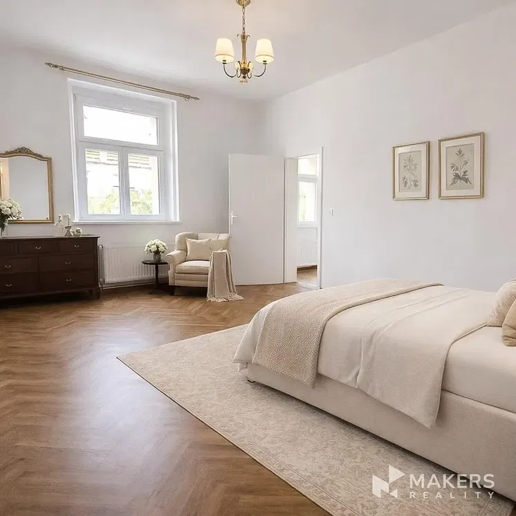 Kuchyňa; kuchynské spotrebiče, drevená podlaha, prirodzené svetlo, moderný štýl