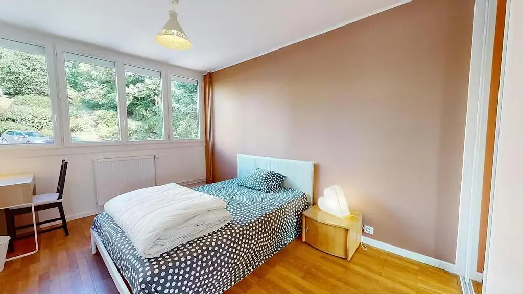 Küche; küchengeräte, holzboden, tageslicht, moderner stil