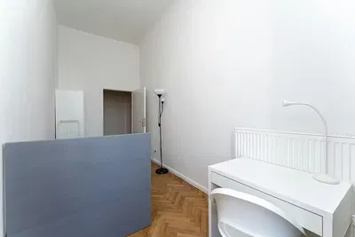 Küche; küchengeräte, holzboden, tageslicht, moderner stil