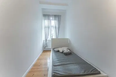 Küche; küchengeräte, holzboden, tageslicht, moderner stil