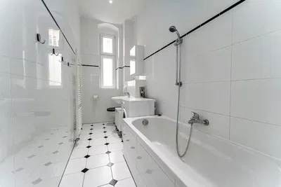 Küche; küchengeräte, holzboden, tageslicht, moderner stil