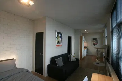 Cuisine; électroménager, parquet, lumière naturelle, style moderne