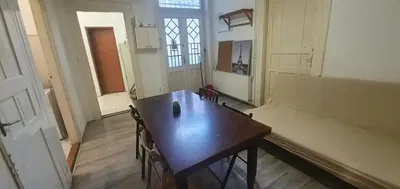 Küche; küchengeräte, holzboden, tageslicht, moderner stil