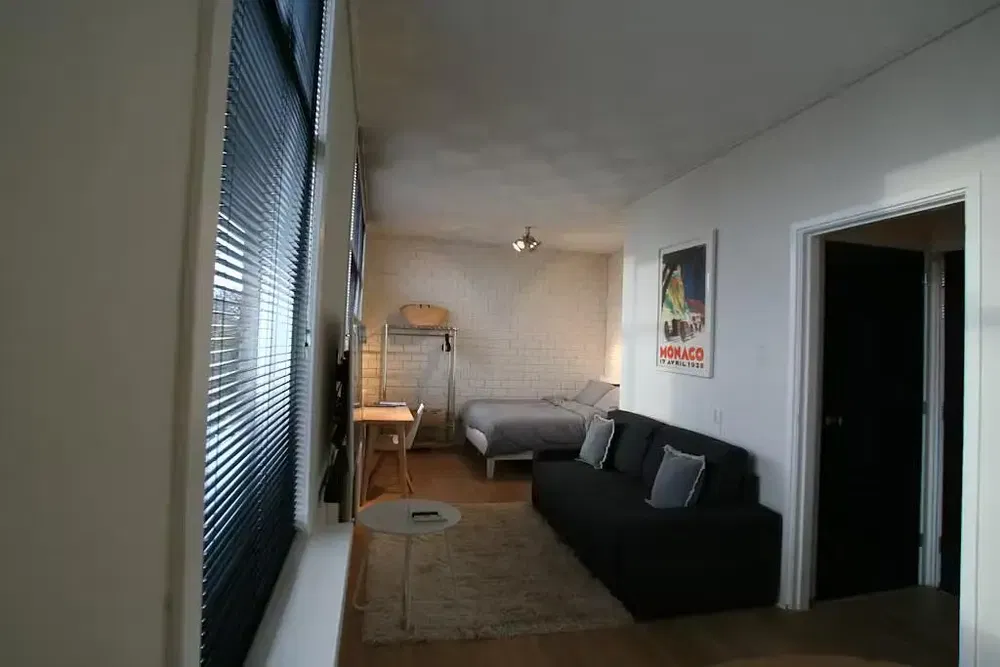 Cuisine; électroménager, parquet, lumière naturelle, style moderne