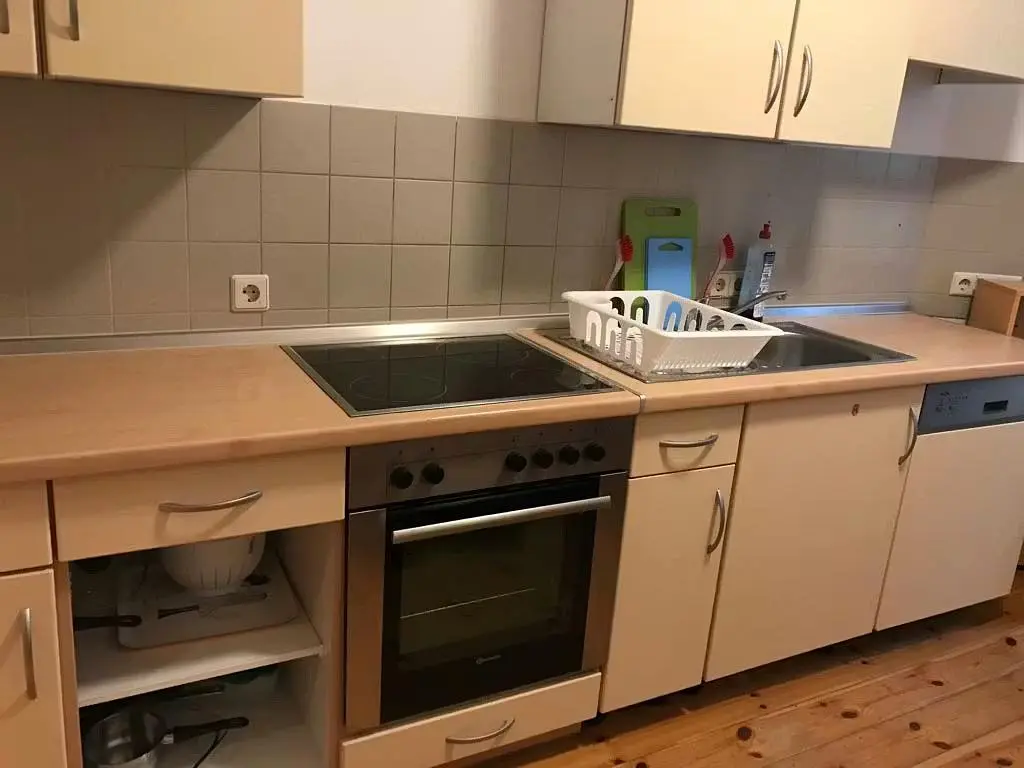 Cuisine; électroménager, parquet, lumière naturelle, style moderne