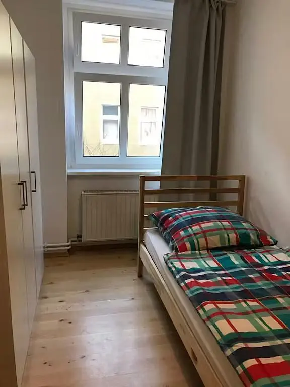 Cuisine; électroménager, parquet, lumière naturelle, style moderne