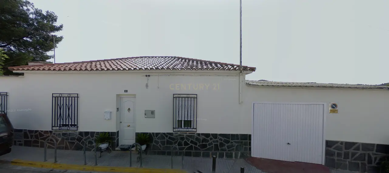 Κουζίνα; συσκευές κουζίνας, ξύλινο πάτωμα, φυσικό φως, μοντέρνο στυλ