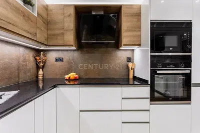 Küche; küchengeräte, holzboden, tageslicht, moderner stil