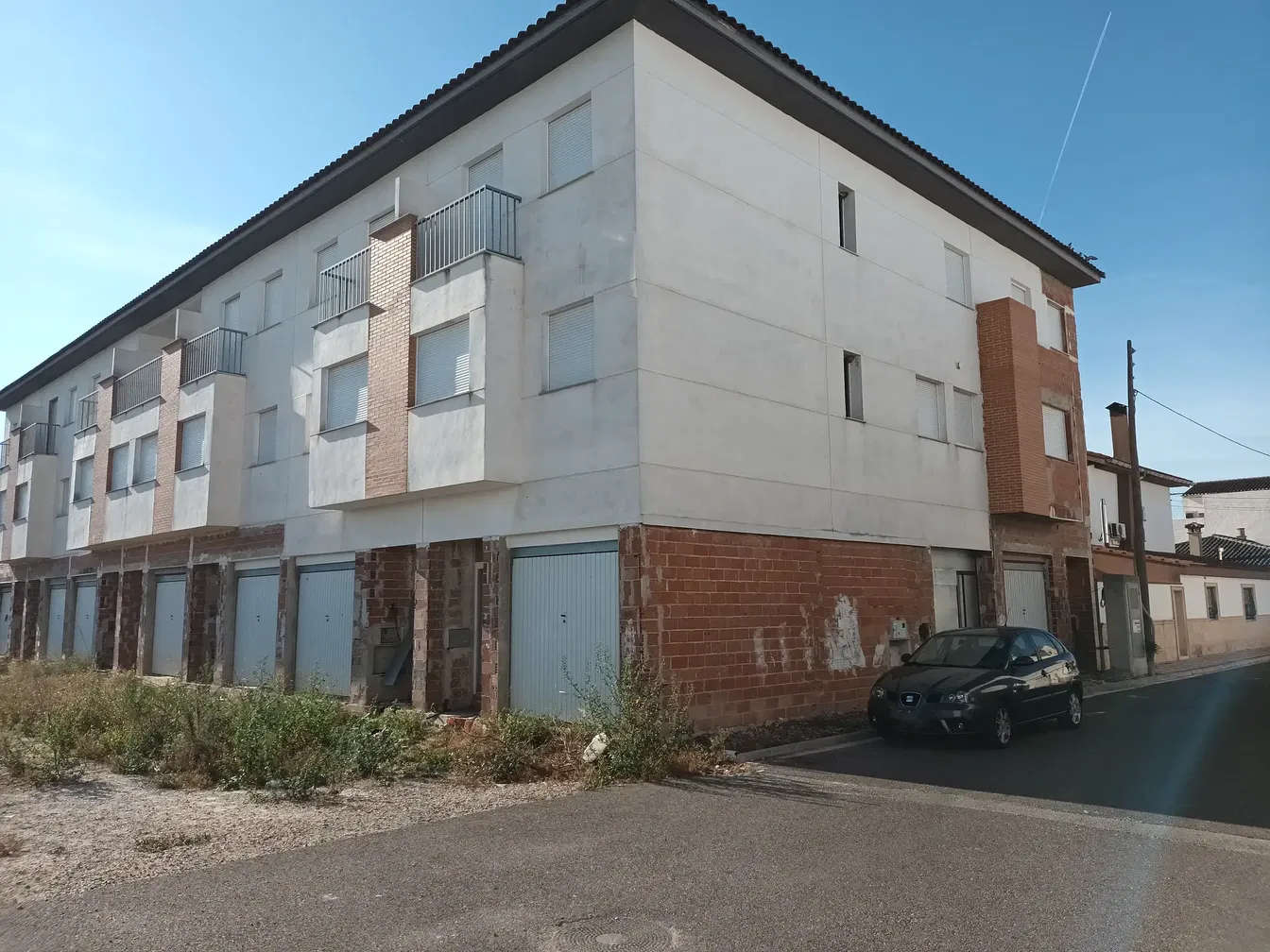 Küche; küchengeräte, holzboden, tageslicht, moderner stil