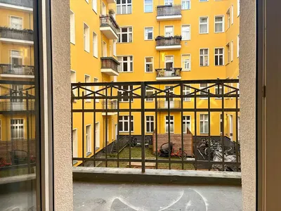 Küche; küchengeräte, holzboden, tageslicht, moderner stil