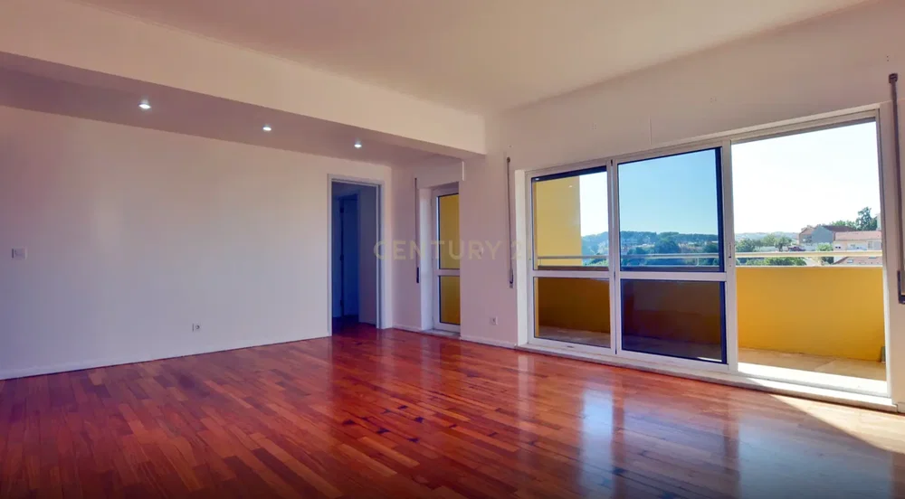 Küche; küchengeräte, holzboden, tageslicht, moderner stil