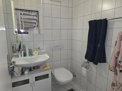 Küche; küchengeräte, holzboden, tageslicht, moderner stil